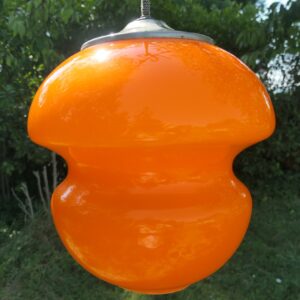 Suspension en verre orange galbé