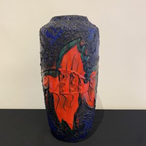 Superbe vase en lave de grande taille à décor de poisson sur fond noir et bleu années 60/70
